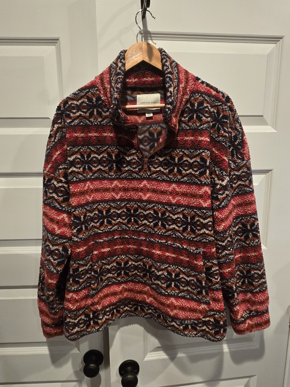 American Eagle Outfitters Red Patterned Fleece Pullover Jacket